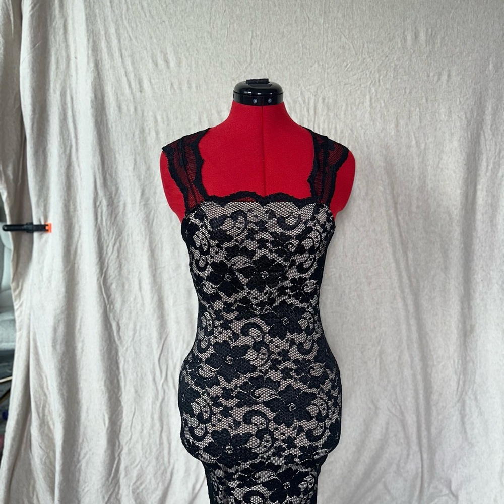 Black Lace Sleeveless Dress